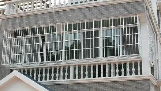 雙橋經開區明亮門窗 專業陽臺防盜網安裝，守護居家安全每一刻